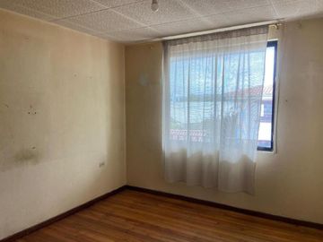 HERMOSA CASA EN VENTA, SECTOR PADRE JULIO MATOVELLE
