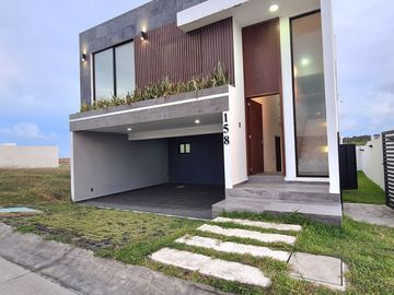 Casa en VENTA DISEÑO UNICO en PUNTA TIBURON