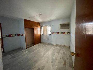 Casa en venta con amplio estacionamiento en Culiacan Centro