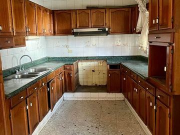 Casa en venta con amplio estacionamiento en Culiacan Centro
