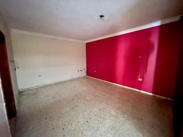 Casa en venta con amplio estacionamiento en Culiacan Centro