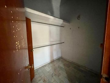 Casa en venta con amplio estacionamiento en Culiacan Centro