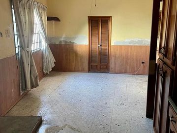 Casa en venta con amplio estacionamiento en Culiacan Centro