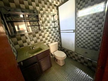 Casa en venta con amplio estacionamiento en Culiacan Centro