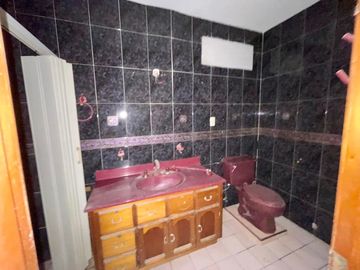 Casa en venta con amplio estacionamiento en Culiacan Centro