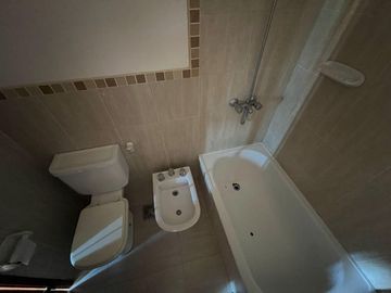 HERMOSO DPTO EN VENTA: 2 Dormitorios  2 Baños   GRAN BALCON   excelente VISTA.
