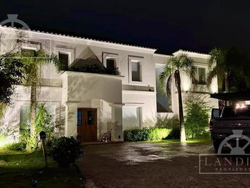 Casa En Venta Castores Nordelta 1100 m2 Pileta Jardin Galeria