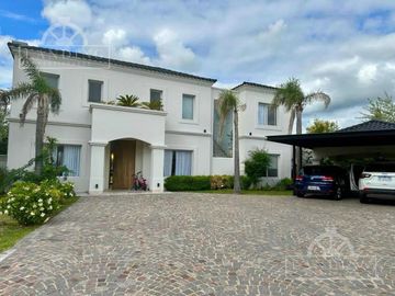Casa En Venta Castores Nordelta 1100 m2 Pileta Jardin Galeria