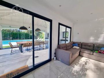 Casa En Venta Castores Nordelta 1100 m2 Pileta Jardin Galeria