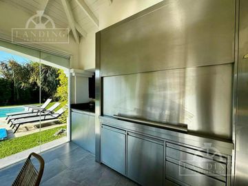 Casa En Venta Castores Nordelta 1100 m2 Pileta Jardin Galeria