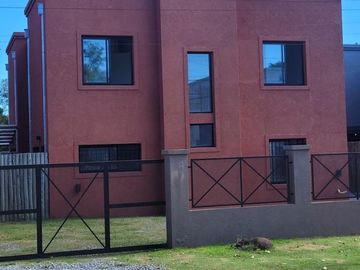 Duplex 3 ambientes a estrenar, en venta en Pilar, excelente acceso, sin expensas.