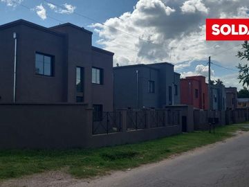 Duplex 3 ambientes a estrenar, en venta en Pilar, excelente acceso, sin expensas.