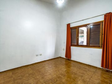 VENTA -Casa - 3 dormitorios - Jardín y piscina - Funes Residencial.