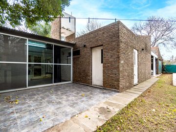 VENTA -Casa - 3 dormitorios - Jardín y piscina - Funes Residencial.