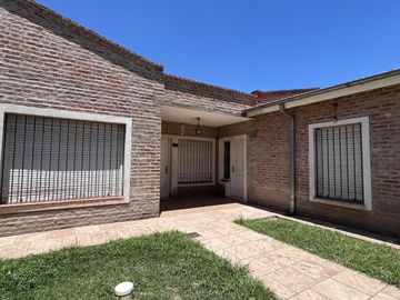 Casa de 3 amb. APTO CREDITO HIPOTECARIO a la venta en Cañuelas