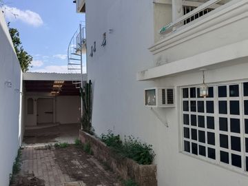CASA EN COL. POMARROSA