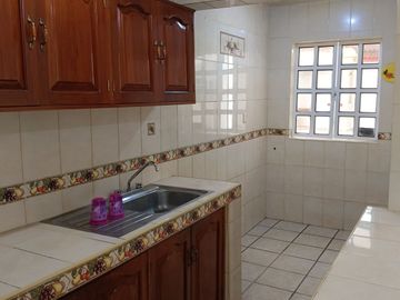 CASA EN COL. POMARROSA