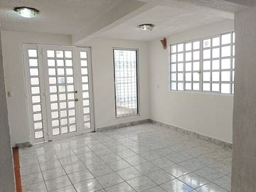 CASA EN COL. POMARROSA
