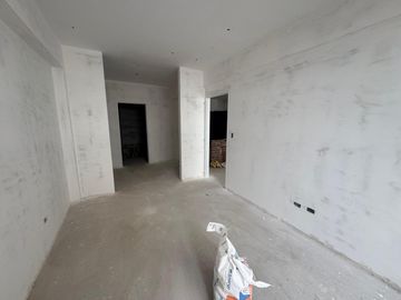 Departamento de 4 ambientes a la venta sobre calle Cullen