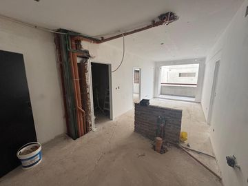 Departamento de 4 ambientes a la venta sobre calle Cullen