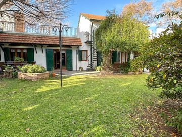 Venta Casa 6 Ambientes Doble Lote 450m2