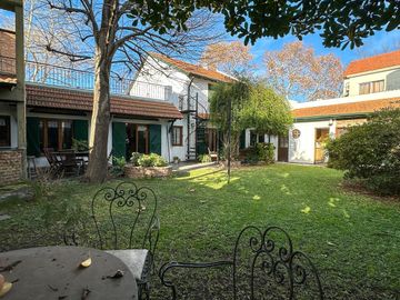 Venta Casa 6 Ambientes Doble Lote 450m2