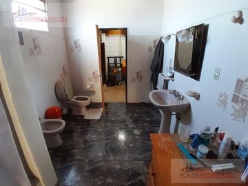 Casa en  venta en 3 e/ 47 y 48 Villa elisa, La Plata