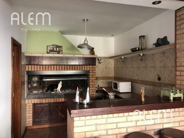 Casa de 3 dormitorios en venta en Lomas de Zamora