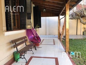 Casa de 3 dormitorios en venta en Lomas de Zamora