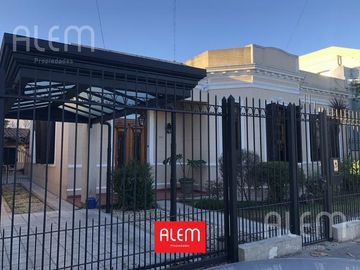 Casa de 3 dormitorios en venta en Lomas de Zamora