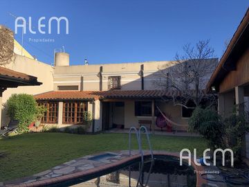 Casa de 3 dormitorios en venta en Lomas de Zamora
