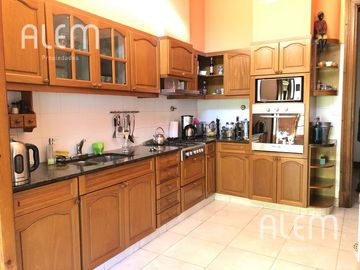 Casa de 3 dormitorios en venta en Lomas de Zamora