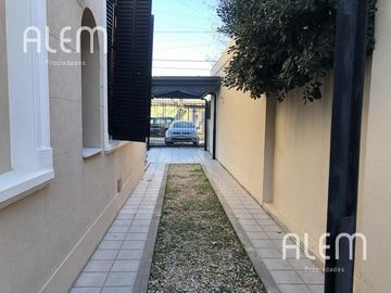 Casa de 3 dormitorios en venta en Lomas de Zamora