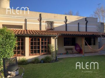 Casa de 3 dormitorios en venta en Lomas de Zamora