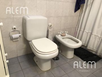 Casa de 3 dormitorios en venta en Lomas de Zamora
