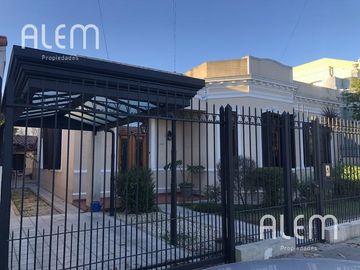 Casa de 3 dormitorios en venta en Lomas de Zamora