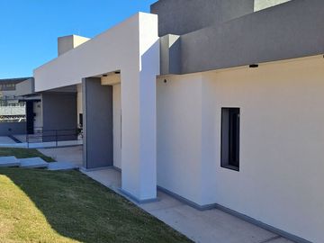 Casa - La Cuesta Residencial - Barrio Cerrado - La Calera Córdoba.