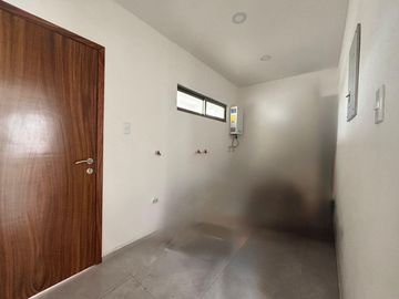 LOMAS DIAMANTE, Casa en VENTA con amplio jardin y 3 recamaras con baño cada una