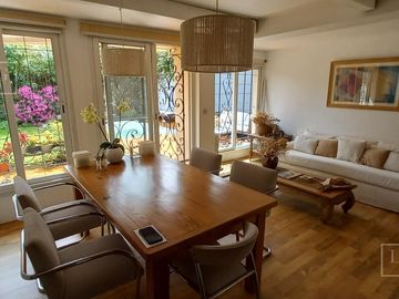 Casa impecable estado de 4 dormitorios y hermoso jardin en Olivos-Vias/Maipu