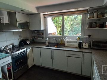 Casa impecable estado de 4 dormitorios y hermoso jardin en Olivos-Vias/Maipu