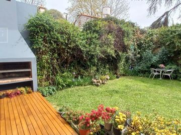 Casa impecable estado de 4 dormitorios y hermoso jardin en Olivos-Vias/Maipu