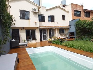 Casa impecable estado de 4 dormitorios y hermoso jardin en Olivos-Vias/Maipu