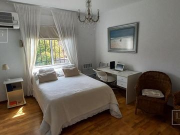Casa impecable estado de 4 dormitorios y hermoso jardin en Olivos-Vias/Maipu