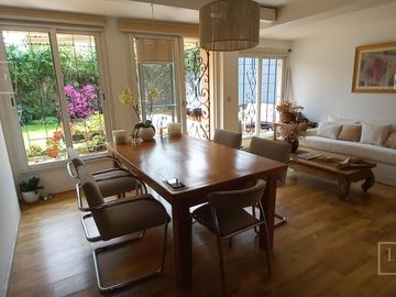 Casa impecable estado de 4 dormitorios y hermoso jardin en Olivos-Vias/Maipu