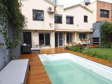 Casa impecable estado de 4 dormitorios y hermoso jardin en Olivos-Vias/Maipu
