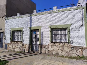 PH en Tte. J. A. Rangugni al 3700, Remedios de Escalada