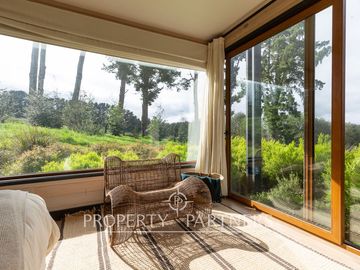 Espectacular Casa  con Vista y Acceso a Lago Panguipulli  en Exclusivo Condominio.