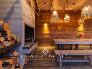Espectacular Casa  con Vista y Acceso a Lago Panguipulli  en Exclusivo Condominio.