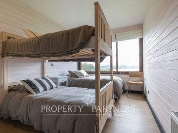 Espectacular Casa  con Vista y Acceso a Lago Panguipulli  en Exclusivo Condominio.
