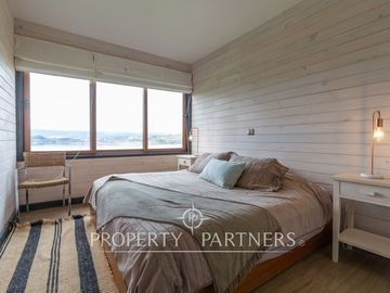 Espectacular Casa  con Vista y Acceso a Lago Panguipulli  en Exclusivo Condominio.